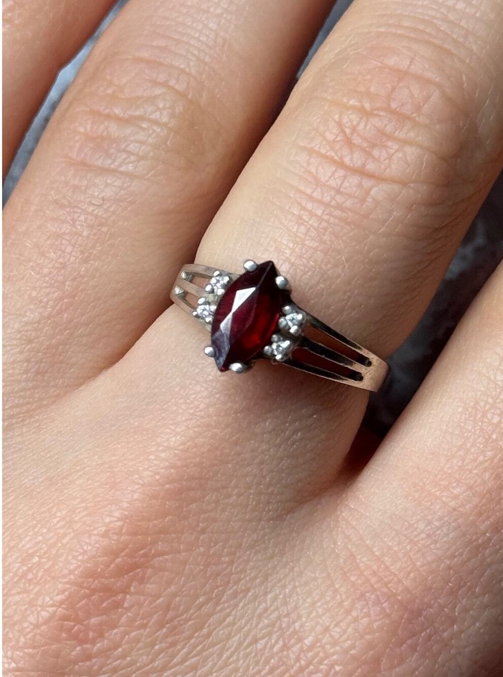 925 Sterling Silver Garnet Ring Size 7